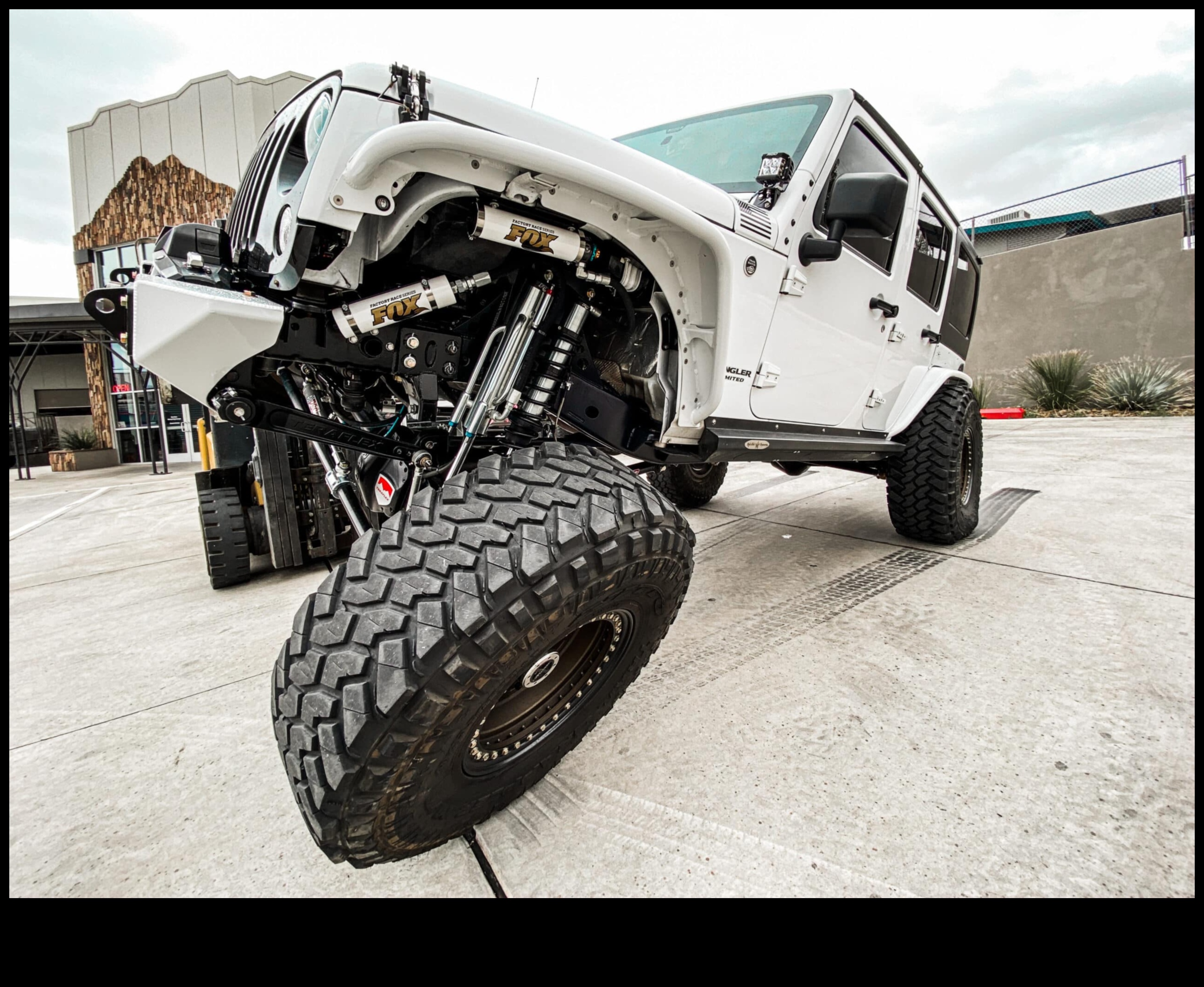 Atbrīvojiet zvēru bezceļu mašīnas, lai iegūtu Adrenaline Rush 2 Atbrīvojiet zvēru: apvidus mašīnas ārkārtējam saviļņojumam