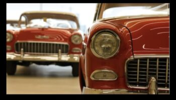 Luksusa mantojums: klasiskās automašīnas un mūžīga elegance