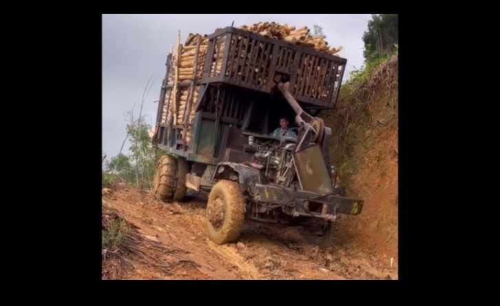 Netīrumi ceļi un ārpus ceļa mašīnas tuksneša iekarošanai 1 Netīri ceļi un tālāk: tuksneša iekarošana ar bezceļu mašīnām