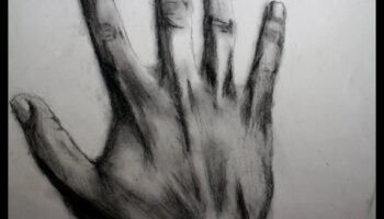 Dramatiska gaisma un ēnas: ogles kontrasta sasniegšana