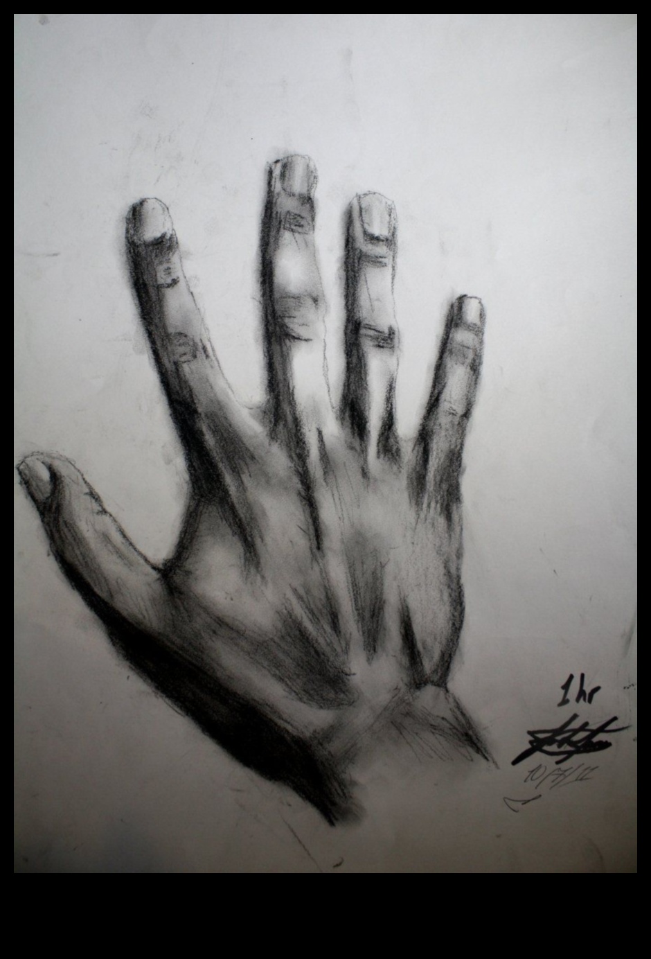 Dramatiska gaisma un ēnas: ogles kontrasta sasniegšana